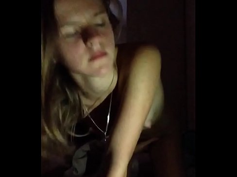 ❤️ Une fille se masturbe et jouit ️❌ Porno at us ❤